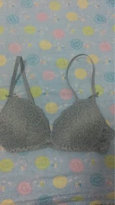 价格不贵，没有钢圈，薄海绵，很舒适。