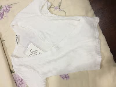 衣服挺不錯，码數也挺合适，直得买！