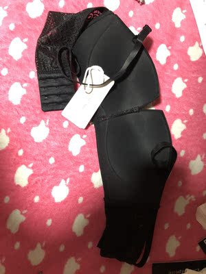 很舒服，之前买了差不多同款的，这次又买了一个。而且不掉色，很棒。前面那个地方很贴，不用担心。