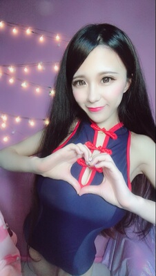 不好意思 假睫毛同学有些突出 (*`н&acute;*) 难穿是真的难穿 好看是真的好看 围裙赛高(｡&bull;̀ᴗ-)✧