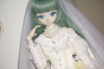 搭配挺好看的，喜欢这种中分的双马尾~