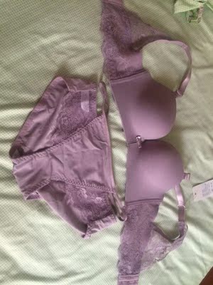 收到宝贝后迫不及待的试了一下，真的很不错啊！穿着挺舒服的，客服态度也不错，推荐的尺码很合身