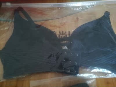 质量很好，面料手感不错，穿着非常舒服，号码也正，很合适，洗了一下不掉色，真的不错，很满意