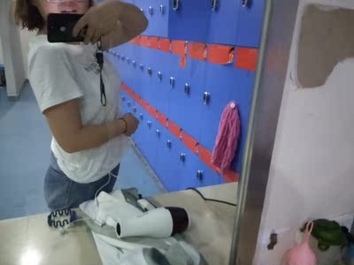 显胸小！！真的！