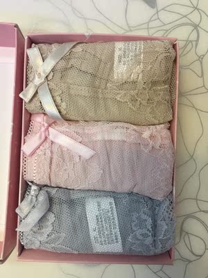 挺好的吧，没有色差。面料不错，包装很精美