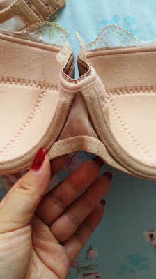 超好的内衣,适合大胸妹子穿。而且很薄,在商场里很难买到这种薄的内衣。好评! 超好的内衣,适合大胸妹子穿。而且很薄,在商场里很难买到这种薄的内衣。好评!