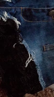 就是裤子毛边不一样