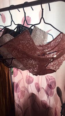 内裤质量可以 手感柔软 穿上很性感 中腰的很合适 内裤质量可以 手感柔软 穿上很性感 中腰的很合适