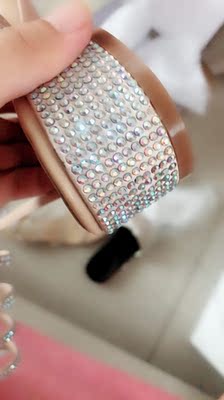 不开心，刚回来就有个钻掉了，虽然不明显，但是也不舒服。