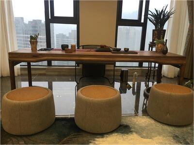 对家具很满意的，从确定了装修的风格，就开始挑选家具，看了很多家，最后选择了这一家，中间也纠结了很长一段时间，毕竟是在家中放着的，天天看到，必须得买个自己相中的，买来没有失望，包装的也是很严实，运输中没有出现问题，客服也是很有耐心的，很满意。