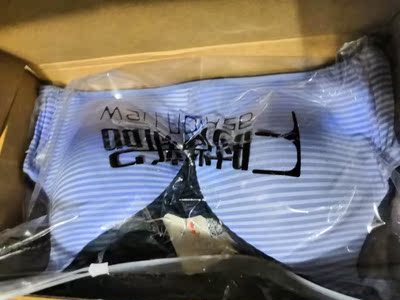 还可以吧，有点大了，布料还是可以