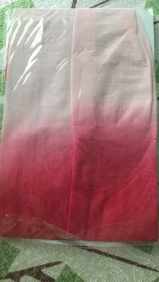 图片显示上面是肉色，到手是粉色。下面就是就是深红，害得重买推期拍照出本。