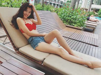 超级漂亮，颜色很正，穿起来很性感哦，大家都说好看，很喜欢，推荐的尺码也合适！真的爱不释手，洗过也不褪色。