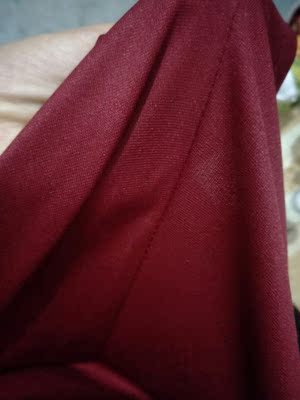 这个质量是很好的，料子滑滑的很舒服，穿着也好看，比较显皮肤白，就是我号买小了，腰围紧些，这个价格可以