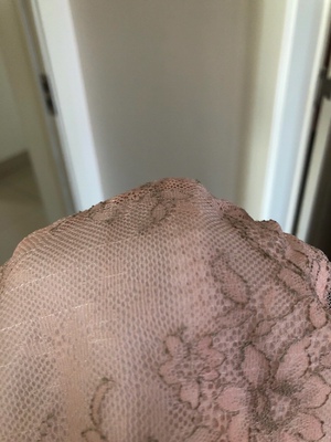 质量真是不敢恭维!一共买了两款,共4个!同款的结果有的凸点有的不凸点!夸张的是不穿的时候有一个都凸起来!卖家说不是质量问题!这么点责任都不敢承担!这服务也是没谁了!质量绝对跟专柜卖的不一样!罩杯大小也比我在专柜买的小!买不买大家自己斟酌吧!反正我是不会再来了!太失望了!!! 质量真是不敢恭维!一共买了两款,共4个!同款的结果有的凸点有的不凸点!夸张的是不穿的时候有一个都凸起来!卖家说不是质量问题!这么点责任都不敢承担!这服务也是没谁了!质量绝对跟专柜卖的不一样!罩杯大小也比我在专柜买的小!买不买大家自己斟酌吧!反正我是不会再来了!太失望了!!!