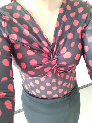 衣服款式很是喜欢,摸着软软的,穿着舒服 衣服款式很是喜欢,摸着软软的,穿着舒服