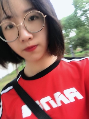 物流非常快，质量很好，价格优惠，非常喜欢，穿上都说很好看