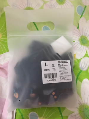 这个穿着有点儿小，只试穿了内衣，小胸mm更适合，只怪我太任性看着好看就想买。咸鱼转让了