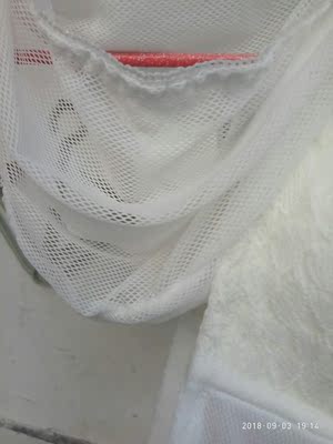 还可以，就是这个比平时买的要厚一些，白色的内衣都很好看的喜欢，就是内裤是网子那种，感觉不怎么好，其他的都还可以。