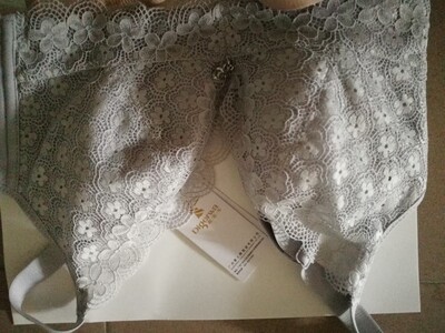 内衣款式漂亮，轻薄透气，穿着舒适，很不错