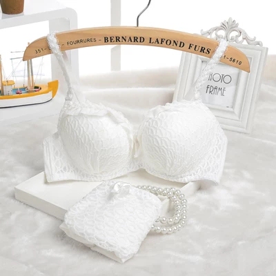 我买的是白色   很漂亮  宝贝很好哦   而且物流很快    很喜欢这个哦