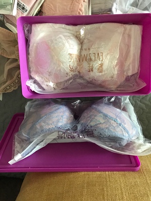 这款聚拢效果非常好，颜色也很漂亮，本来看图片以为是很厚的款，其实一点也不厚，肩带是比较窄的，活动买很划算，值得购买。