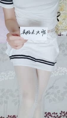 总的来说还是不错的。穿着这套连续给他们毒奶了三场比赛。。。但是裙子自带安全裤我是真没想到(有点勒着JJ了。真的)。 总的来说还是不错的。穿着这套连续给他们毒奶了三场比赛。。。但是裙子自带安全裤我是真没想到(有点勒着JJ了。真的)。