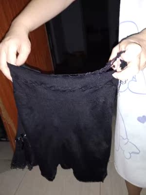 第三次买了。以前都很好,这次洗一水就直接脱线坏了,新内裤上面有红点 第三次买了。以前都很好,这次洗一水就直接脱线坏了,新内裤上面有红点