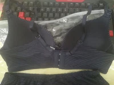 布料很舒服，穿在身上不会紧绷，很满意的一次购物，下次再来