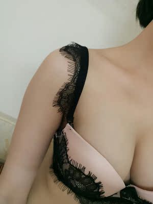 很喜欢这件内衣的吊带 睫毛边很好看~穿着挺舒服的。质量不错做工也蛮扎实!好评~ 很喜欢这件内衣的吊带 睫毛边很好看~穿着挺舒服的。质量不错做工也蛮扎实!好评~