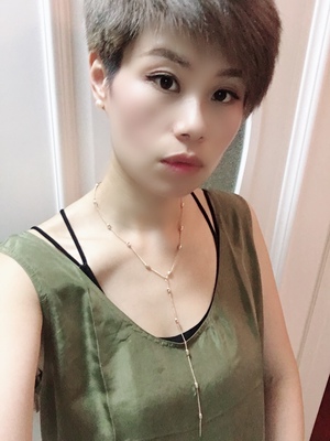 喜欢,很有质感,款式也百搭,希望保色久一点 喜欢,很有质感,款式也百搭,希望保色久一点