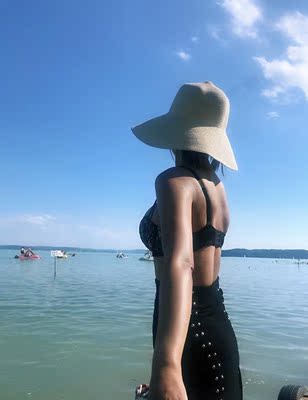 直接外穿也很好看，也不会暴露，大家看美丽的风景就好 嘿嘿~~