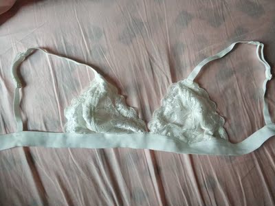 材质面料都不错，挺好看的，就是有点薄略有凸点，总体还不错