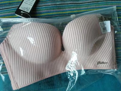 到货了，包装很严实，拆开很好看，穿上试试正好！穿上舒服，物流给力！上图，很漂亮的，质量很好！聚拢效果好！好评