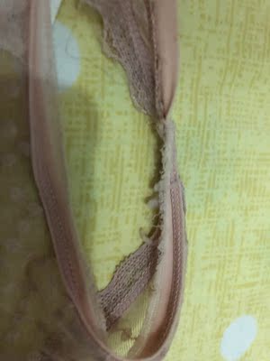 穿了一段时间发现商品质量极差，亲们购买需谨慎！看图。