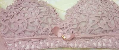 内衣面料很好，款式也好，穿上以后很舒服！