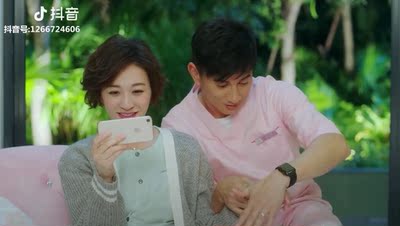 一定要给一个大大的好评，穿的是真的舒服，上场6.18做活动就想买，然后没有了尺码，这次又抢到，想着夏天热这个带洞洞穿着能舒服些，结果转眼着就到秋天了，哈哈哈，不过最后加上领卷什么的才100出头真的很便宜。以前在天猫上买东西，都是系统自动好评，花了好多好多钱，后来才知道淘宝评价得积分，可以涨淘宝值，才知道评论的重要性，所以以后无论买什么东西，我都先把这段话复制下来，然后再写宝贝评价，没错，评论80个字以上就可以获得积分。