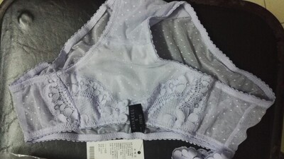 这个挺不错的~舒服~也挺收胸的~摸着质量也好~搞活动再来~就是裤子太尴尬了~全是蕾丝~ 这个挺不错的~舒服~也挺收胸的~摸着质量也好~搞活动再来~就是裤子太尴尬了~全是蕾丝~