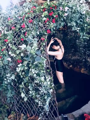 很显身材，布料穿着也舒服，没有束缚感，拍照也好看