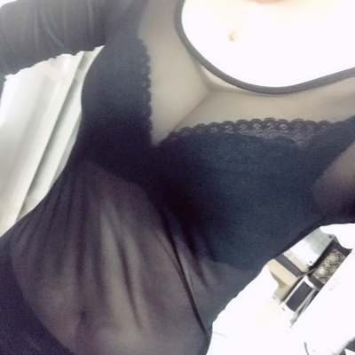 10几块钱还包邮，面料没有不舒服，穿上很漂亮٩😛ི۶٩😛ི۶