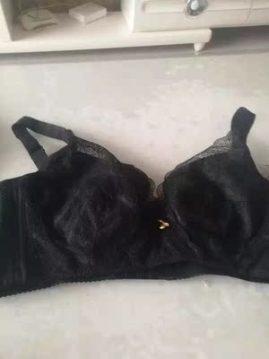 收到试穿感觉尺码很合适呢，穿着也很舒服，无紧绷感，真的很满意呢，聚拢效果也不错的呢，赞赞赞