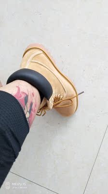 朋友介绍过来的,第一次穿马登的鞋,出乎意料。真的很棒。 仿木纹的外包装,掀开后可以看到老板的用心,鞋子质量没的说,很有分量,虽然惦着有点重,但穿起来还可以,真的男人力爆棚,超级满意,五星五星推荐。以后买衣服就来这里了。 在此感谢客服的推荐,这个鞋偏大,我平常穿42这双鞋40就够,完美。 朋友介绍过来的,第一次穿马登的鞋,出乎意料。真的很棒。 仿木纹的外包装,掀开后可以看到老板的用心,鞋子质量没的说,很有分量,虽然惦着有点重,但穿起来还可以,真的男人力爆棚,超级满意,五星五星推荐。以后买衣服就来这里了。 在此感谢客服的推荐,这个鞋偏大,我平常穿42这双鞋40就够,完美。