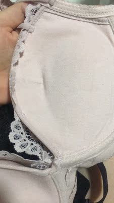 刚收到内衣的时候有点担心自己不能穿，毕竟我是个身上都是肉，胸上一层皮的👩，试穿后真是太棒了
