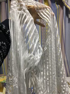 看图，轻柔手洗了之后就破了这么大的一个洞我也是醉醉的了