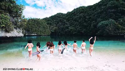 我没有胸,所以穿着很尴尬,建议身材好的买,质量不错 我没有胸,所以穿着很尴尬,建议身材好的买,质量不错