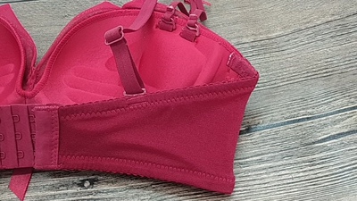 很好呢，穿着很舒服，不错，洗了也不掉色，非常好，感谢卖家，以后都在你这买了，哈哈哈