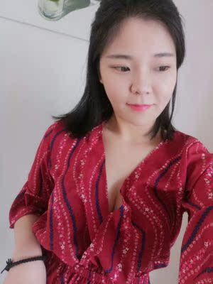 挺不错的一套,小胸也能hold住,很聚拢!民族风款式很好看~红色也很显白,外搭V领太性感。上身也很舒服,很满意 挺不错的一套,小胸也能hold住,很聚拢!民族风款式很好看~红色也很显白,外搭V领太性感。上身也很舒服,很满意