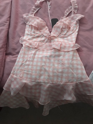 买了两条,都很喜欢!除了等得有点久之外,其他没毛病哈!两条裙子的料子都好喜欢~ 买了两条,都很喜欢!除了等得有点久之外,其他没毛病哈!两条裙子的料子都好喜欢~