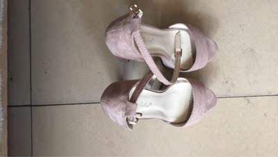 减肥不能穿，鞋太瘦，擂的脚疼