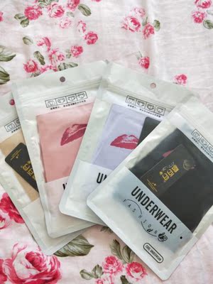 款式就选了好久，都是很喜欢，因为款式太多了，亲肤不厚，穿着没有什么不适感，收腹效果不错。花纹新颖别致，都是特别的喜欢，还是客服给我推荐的，收到后一看还挺喜欢的呢，也是我想要的那种，穿了，感觉很舒适，亲肤，弹力很好，不会勒。按产品描述里的码买大小合适的呢。确实物超所值了，这家的内裤舒服的没话说，包装也很小清新，独立包装，很满意的。